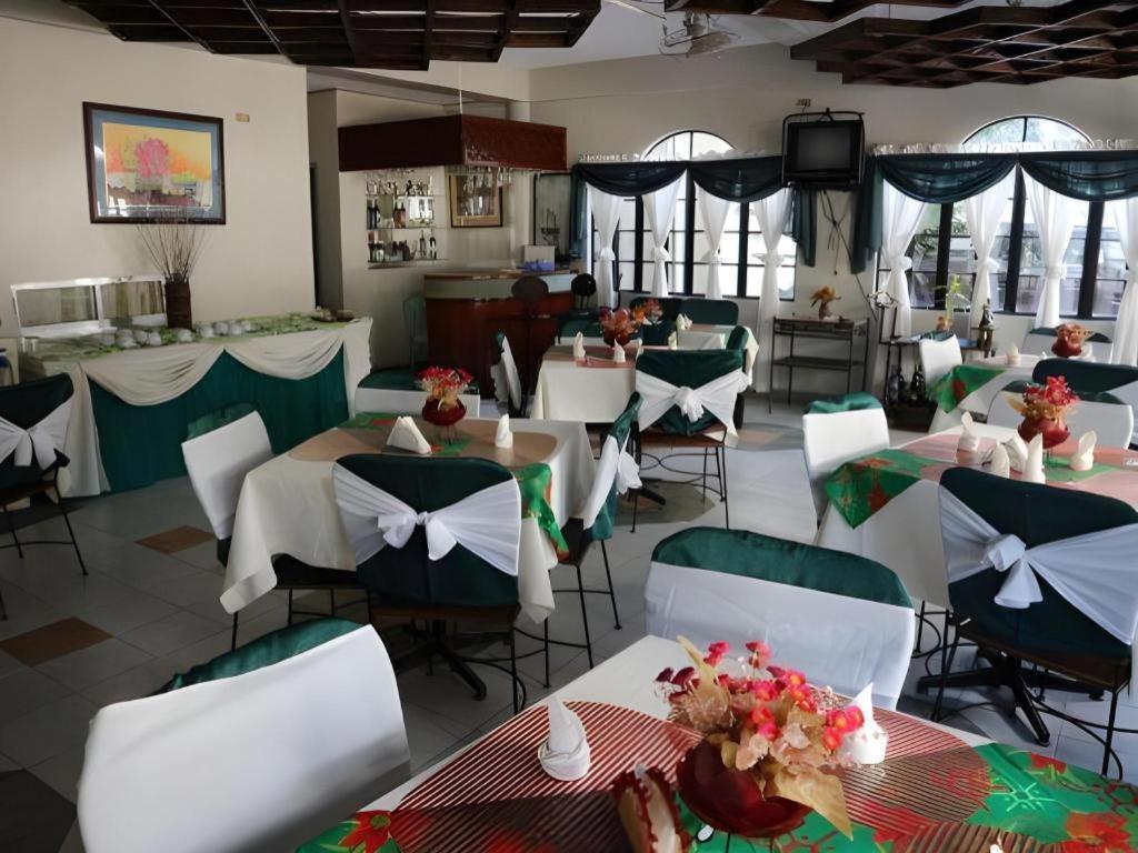La Esperanza Hotel Kalibo Buitenkant foto