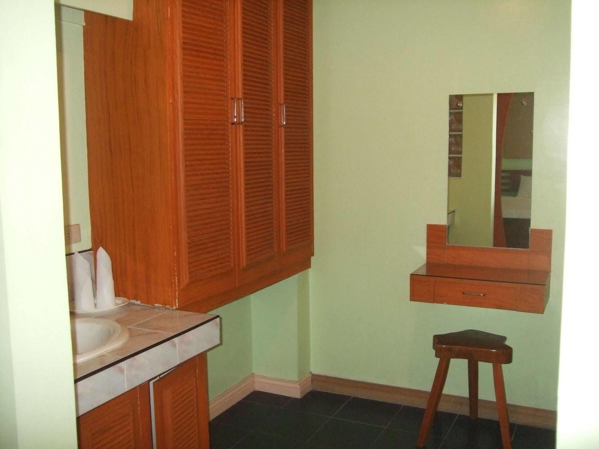 La Esperanza Hotel Kalibo Buitenkant foto