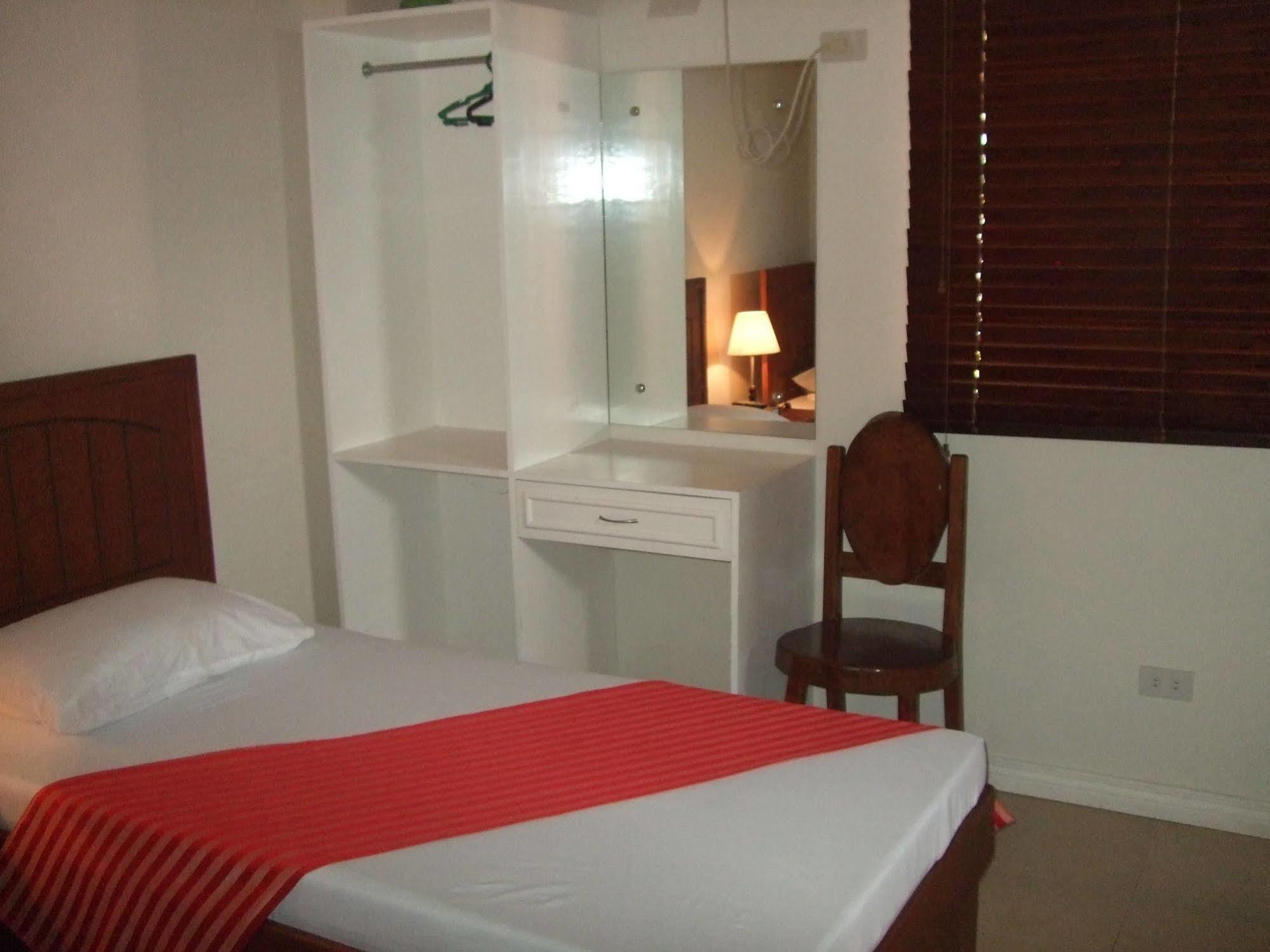 La Esperanza Hotel Kalibo Buitenkant foto